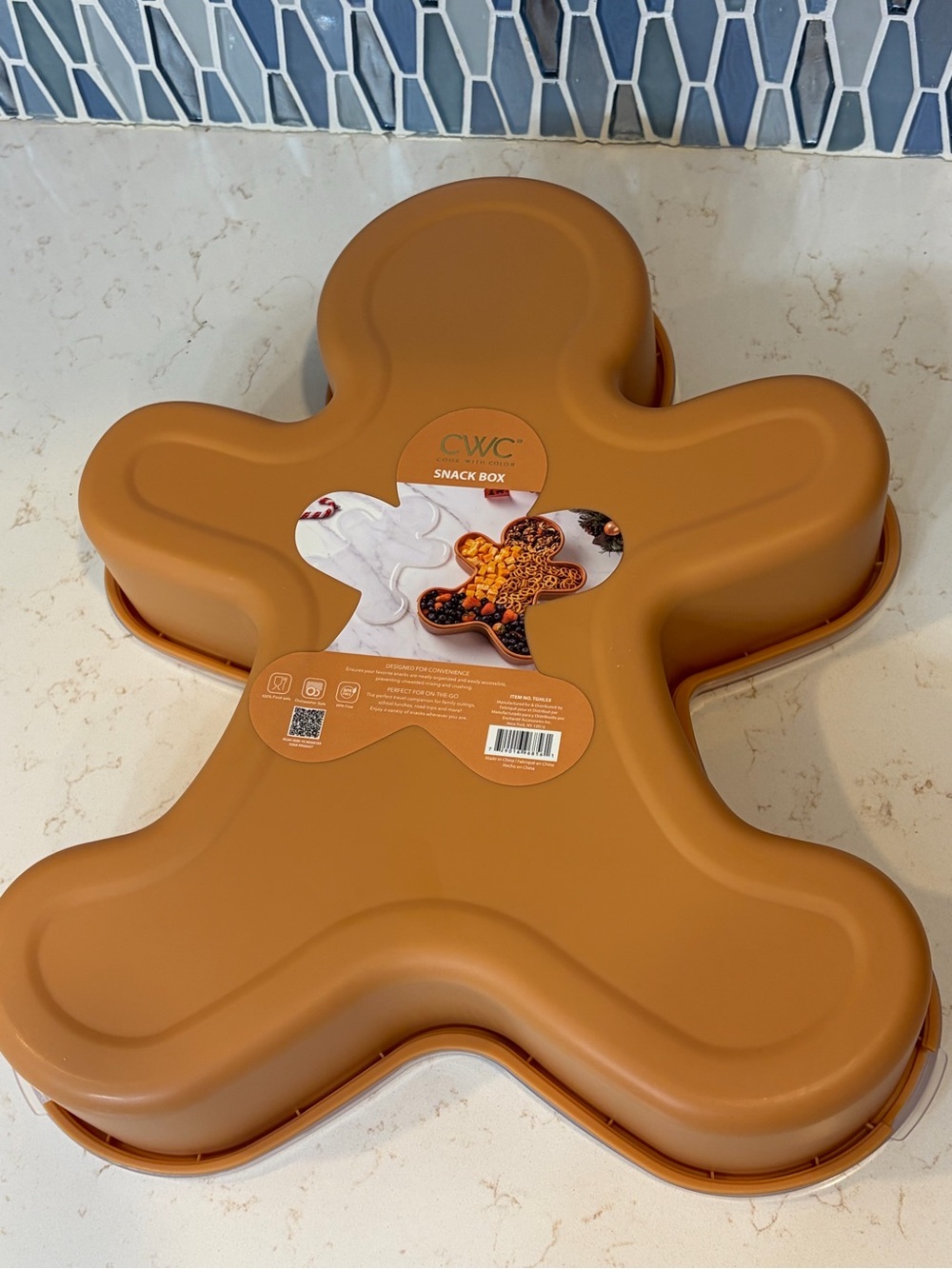 CWC Gingerbread Man Snack Box - Picture 3 of 4